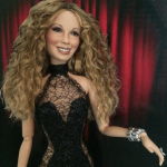 L'artista che trasforma icone gay e popstar in bambole - Thumbnail