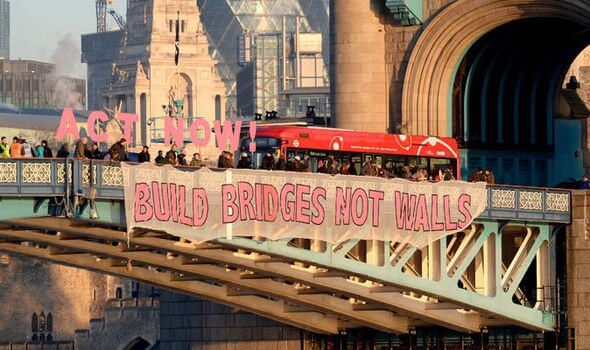 Londra, proteste anche LGBT contro Donald Trump: "Vogliamo ponti non muri" - Trump 756616 - Gay.it