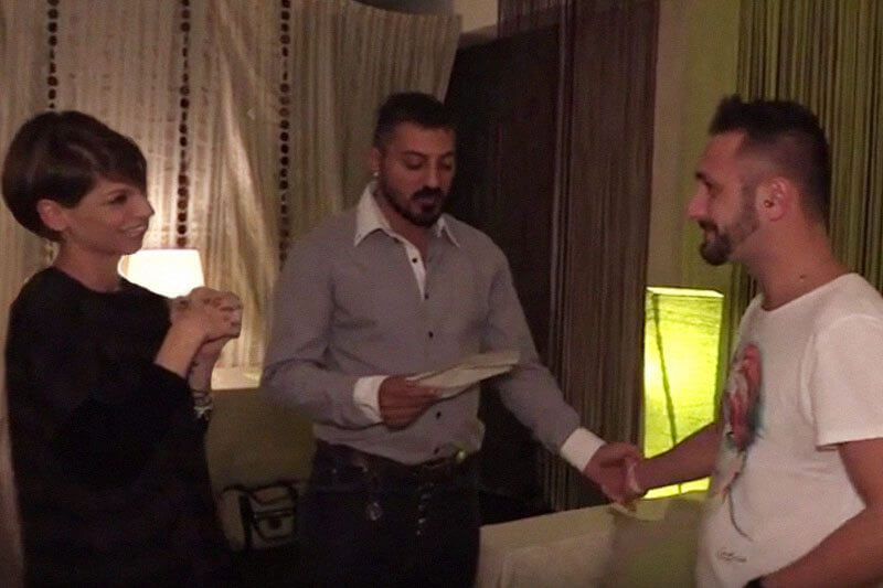 Questa proposta di unione civile nel camerino di Alessandra Amoroso vi farà commuovere