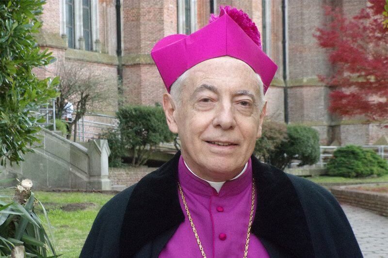 L’arcivescovo contro i gay che vogliono diventare sacerdoti: “Ordino solo chi mi dice che gli piacciono le donne”