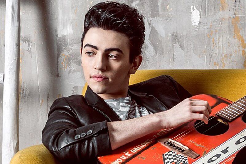 Michele Bravi: “Mi sono innamorato di un ragazzo, sono fluido”