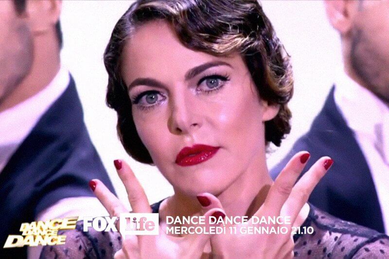 Dance Dance Dance: una incredibile Claudia Gerini interpreta Vogue di Madonna
