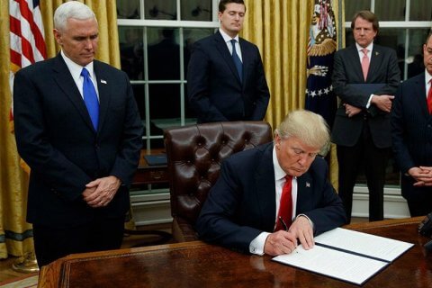 Donald Trump ha bloccato i fondi per l'aborto alle Ong internazionali - donald trump executive - Gay.it