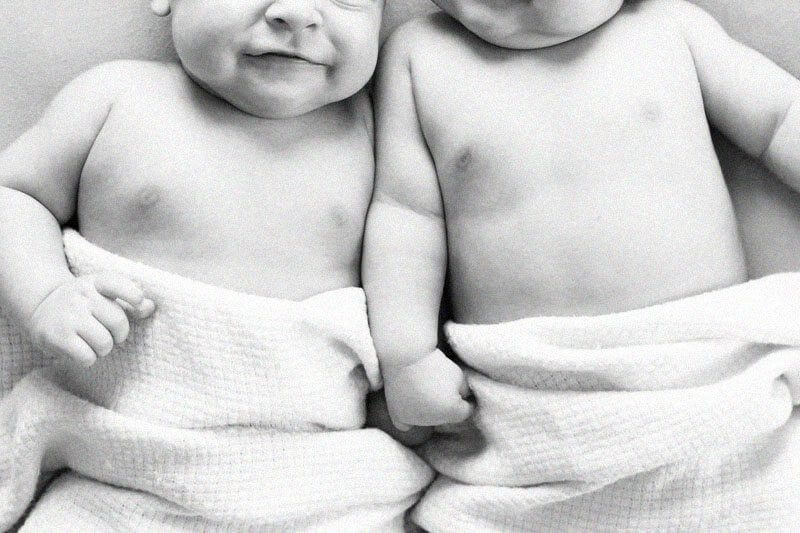 Milano, Corte di Appello: “Due gemelli, figli di due papà, possono conservare il doppio cognome”