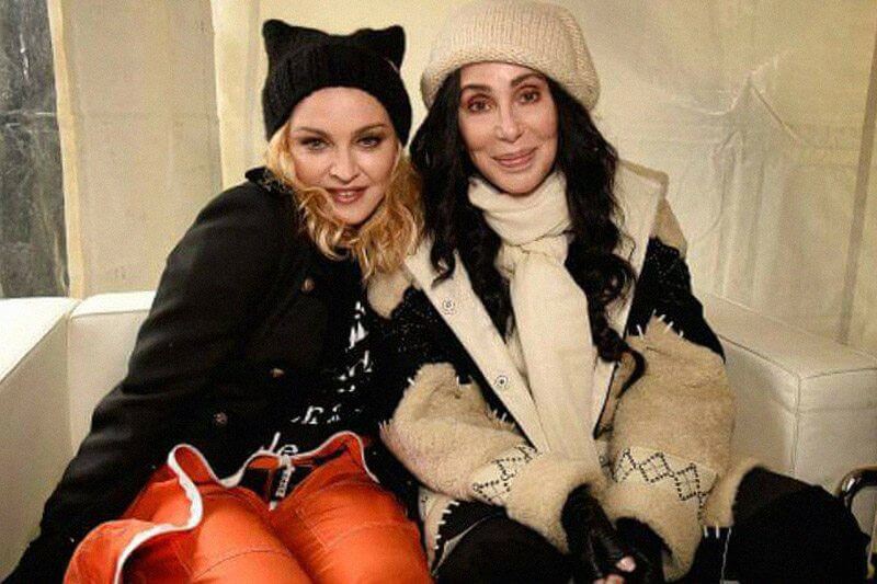 Madonna e Cher dopo 20 anni unite contro Donald Trump: la foto che è già storia - madonna cher donald trump - Gay.it