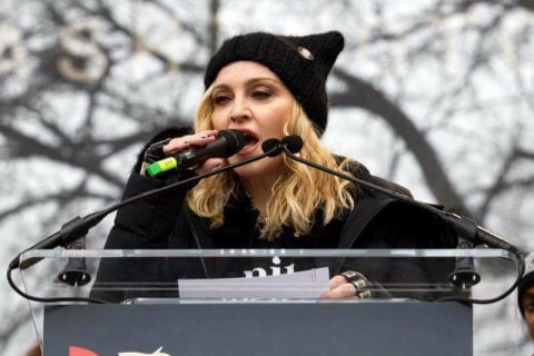 Madonna insulta Donald Trump: "Succhialo, non sono la tua cagna" - madonna donald trump 1 - Gay.it