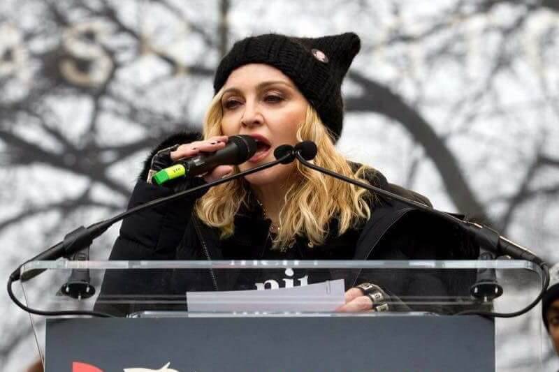 Madonna insulta Donald Trump: “Succhialo, non sono la tua cagna”