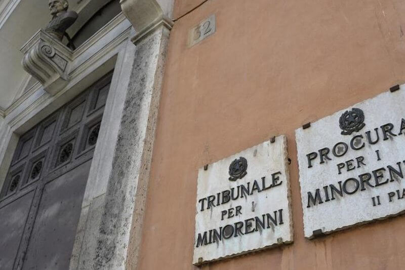 Padova: tredicenne tolto alla madre perché “troppo effemminato”
