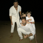 Ricky Martin e il fidanzato Jwan Yosef in vacanza coi figli: le bellissime foto sui social - Thumbnail