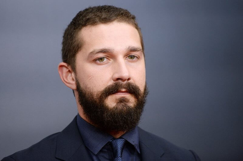 Shia LaBeouf ha zittito un razzista a una manifestazione anti-Trump