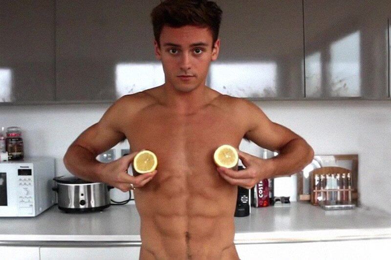 Tom Daley confessa: “Ho mandato video e foto hard sul web mentre ero fidanzato”