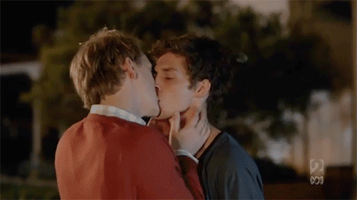 Please Like Me, 7 motivi per recuperare la serie LGBT australiana - tumblr mv39fkGvaO1r1iw9yo2 500 1481048905 - Gay.it