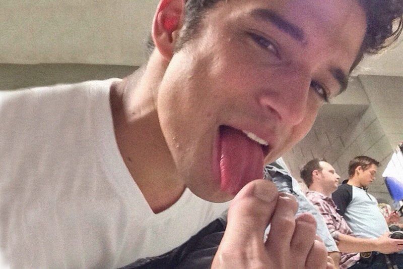 Anche Tyler Posey vittima dell’hacker a luci rosse: online video e foto hard