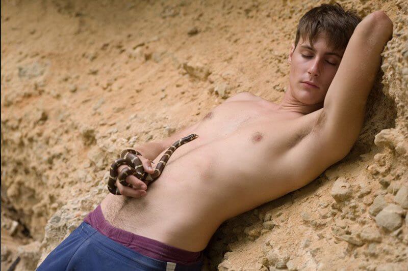 Il bestiario della bellezza: ragazzi efebici e animali fantastici nelle foto di Walter Jenkel - walter jenkel - Gay.it