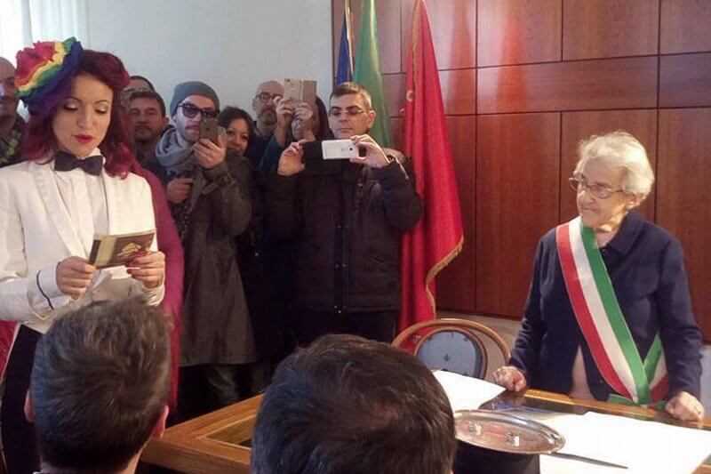 Mina Welby celebra a Fiumicino l’unione di Matteo e Gianluca