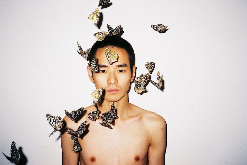 Ren Hang: muore suicida a 30 anni la stella della fotografia queer cinese - Ren Hang4 1 - Gay.it