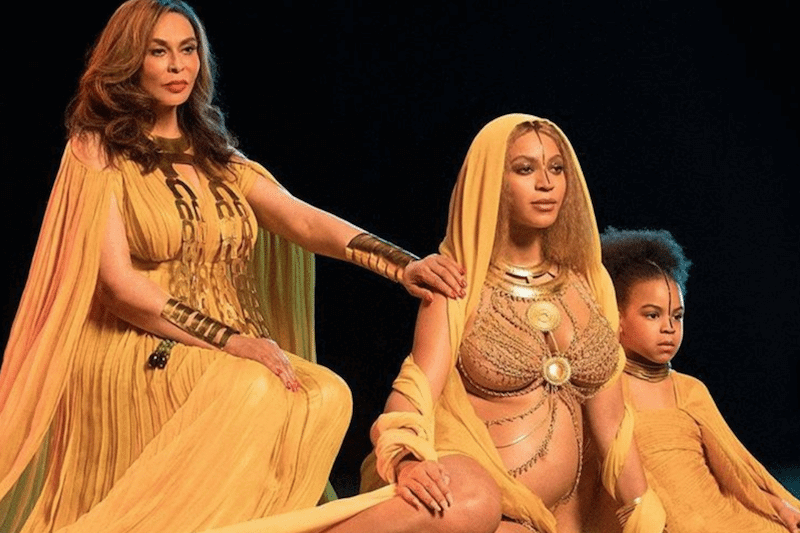 L'iconica esibizione di Beyoncé ai Grammy - Schermata 2017 02 13 alle 07.13.36 - Gay.it