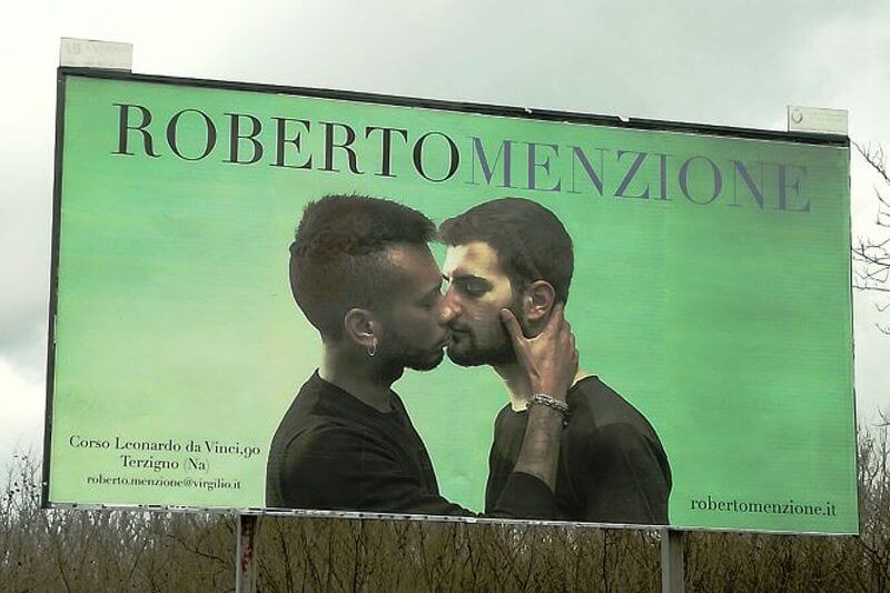 Sorrento, coppia gay cacciata dall'hotel per un bacio - bacio - Gay.it