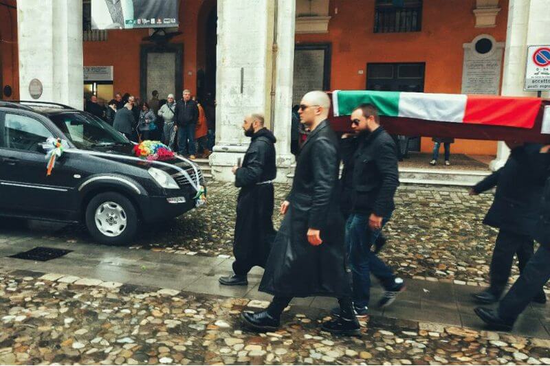Forza Nuova, militanti condannati per il finto funerale ai danni di una coppia gay unita civilmente