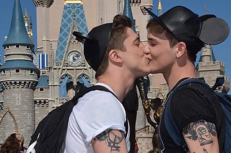 Proposta di matrimonio a Disney World in diretta su Facebook