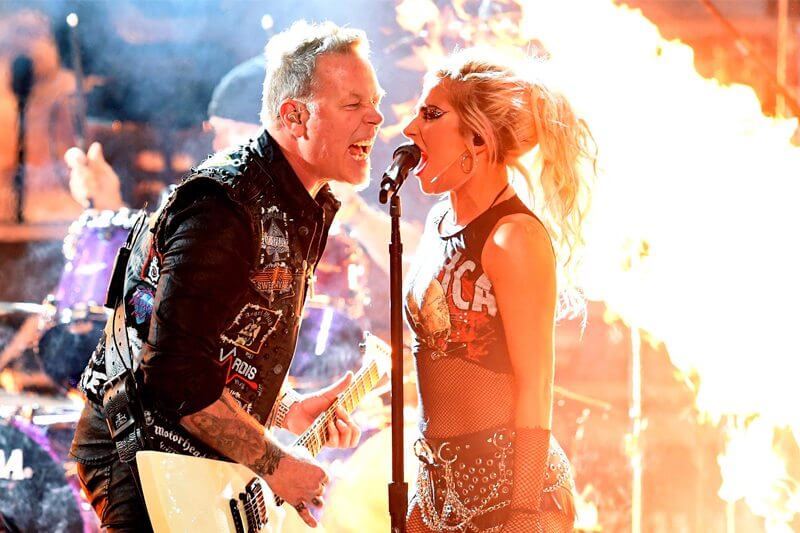 Grammy 2017: Lady Gaga e la performance con i Metallica