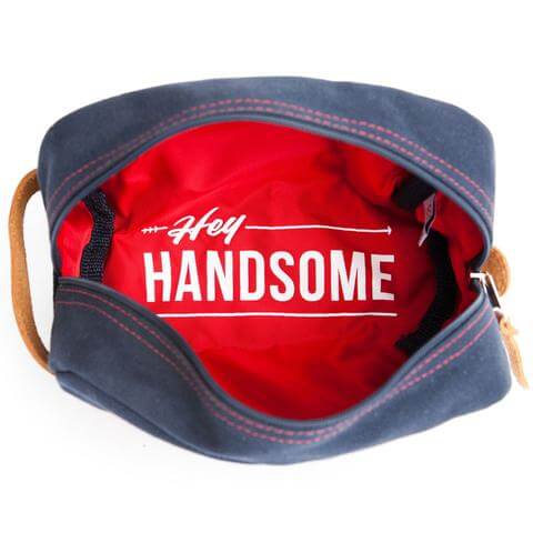 San Valentino: 8 idee-regalo decisamente gay - hey handsome shaving kit bag open web large - Gay.it