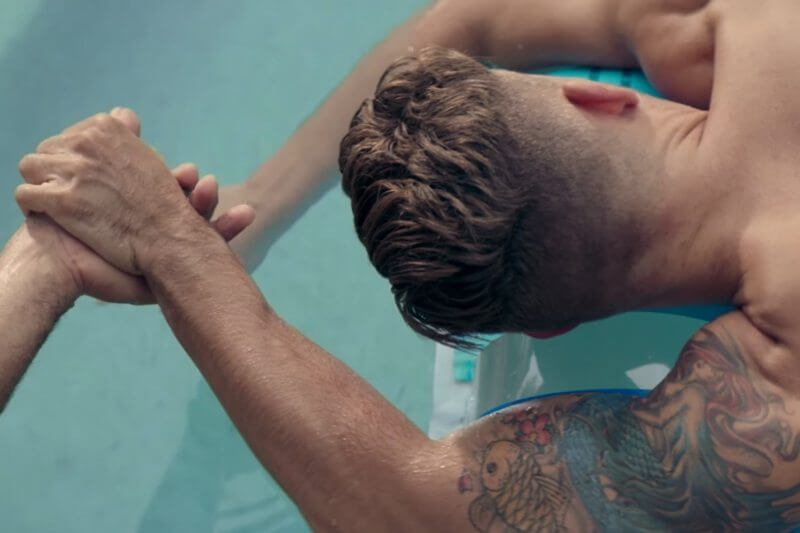 "Tenetevi la mano": la commovente pubblicità neozelandese dedicata alle coppie gay - mano - Gay.it