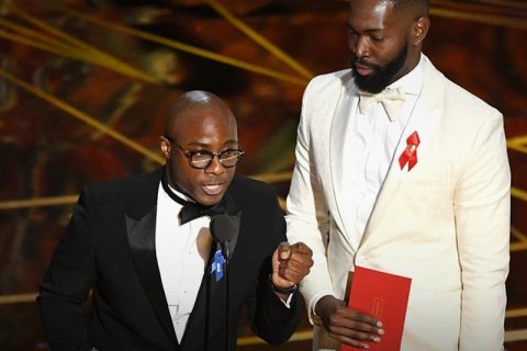 Oscar 2017: McCraney di Moonlight dedica il premio a neri e LGBT - oscar2017 - Gay.it