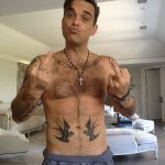 Buon compleanno Robbie Williams: la gallery che lo festeggia - Thumbnail