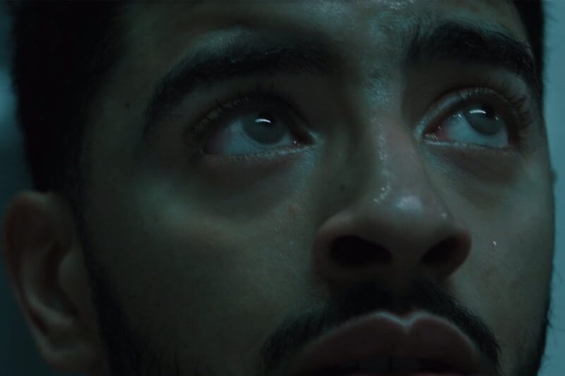 Questo cortometraggio mostra il disagio e la sofferenza quotidiana delle persone transgender