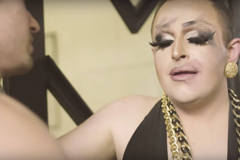 Violenza e omofobia nel nuovo, toccante video dell’australiano Greg Gould