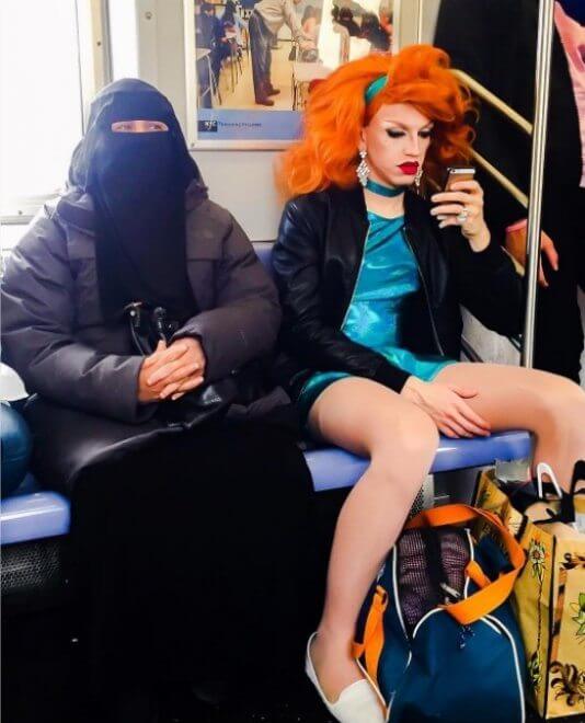 Una donna col niqab e una drag queen in metropolitana: la foto che divide l'America - 234233855 4fb44192 0fec 406c 97e0 59914ac634d6 - Gay.it