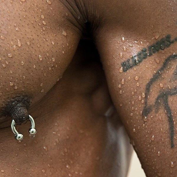 Capezzoli: tutti ne abbiamo due ma quelli degli altri non sono affatto male