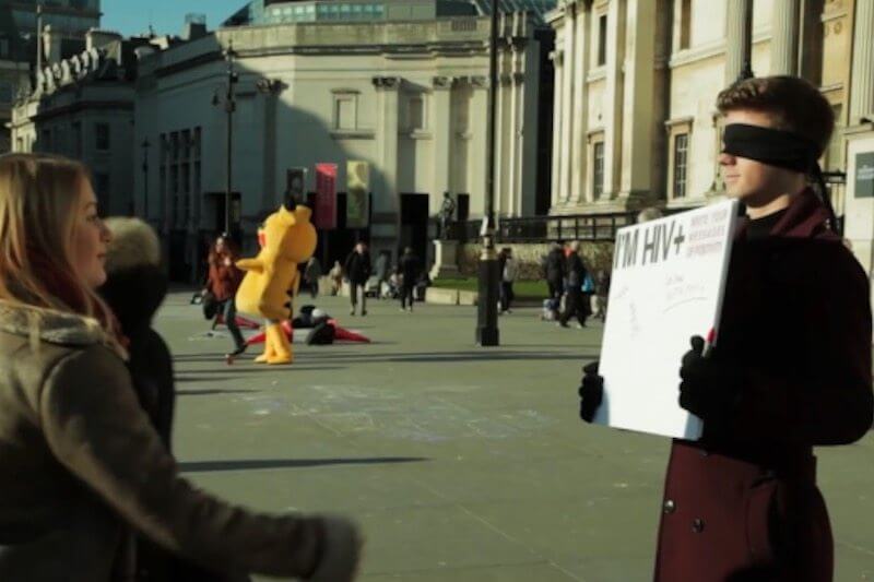 “Sono sieropositivo”, l’emozionante esperimento sociale in una piazza di Londra