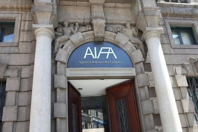 Svolta epatite C, l’Agenzia del Farmaco vara nuovi criteri: “Cureremo tutti, non solo i più gravi”