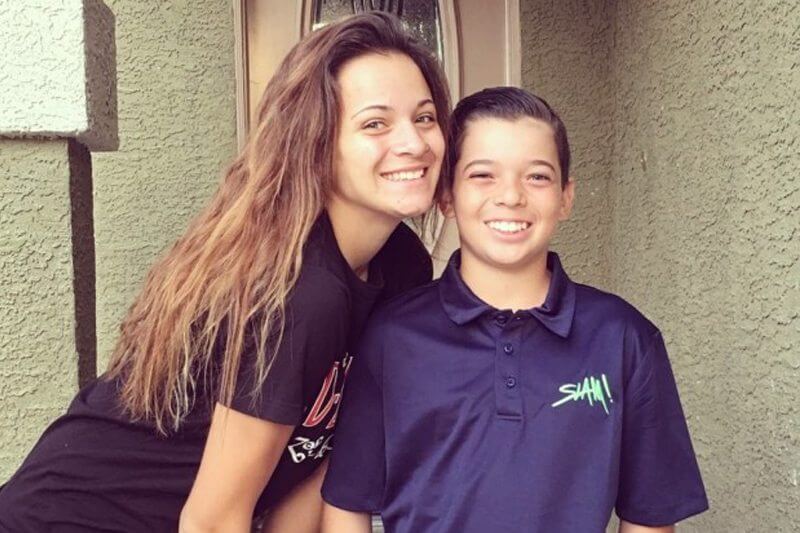 12enne scrive un commovente tema sul coming out della sorella: “Non è un alieno, la amo così com’è”