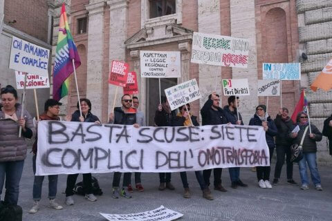 Proteste a Perugia: ennesimo rinvio per la legge regionale contro l'omofobia - umbria - Gay.it