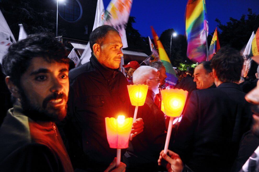 Iera sera a Milano la fiaccolata contro le persecuzioni omofobe in Russia e Cecenia