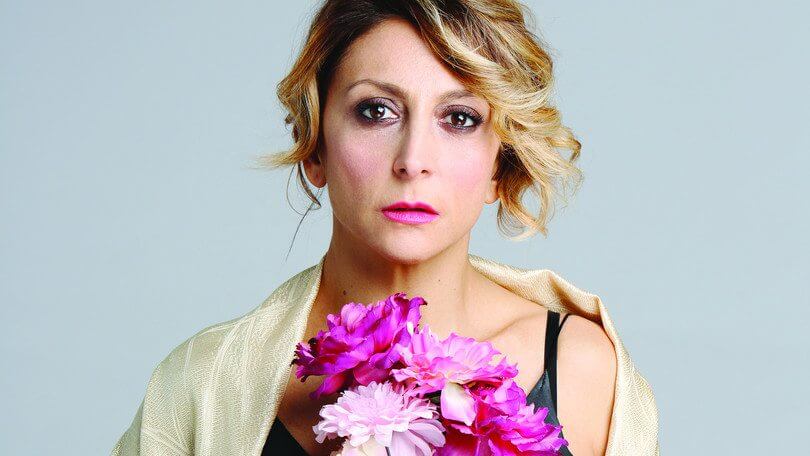 Paola Minaccioni: "Conosco l'omofobia e la esorcizzo a teatro" - 154754456 233bd974 68e7 492b 818c 4a96c4bab413 - Gay.it