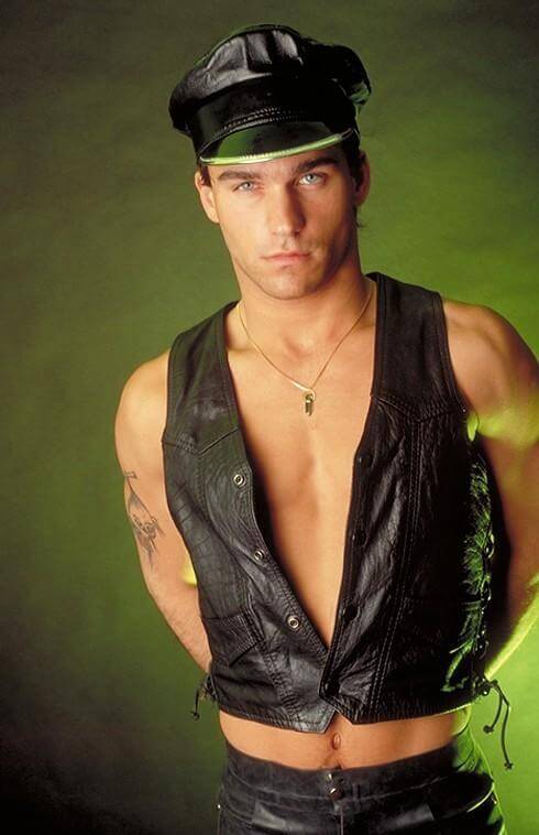 Arriva il film su Joey Stefano, pornoattore gay bello e dannato amato da Madonna - 4bd1634903f15d5a8b57650d66c22055bd2cae98 - Gay.it