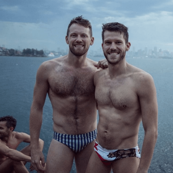 L'irresistibile pediatra (e pallanuotista) gay che regala un sorriso ai bambini malati - Schermata 2017 04 24 alle 13.35.31 - Gay.it