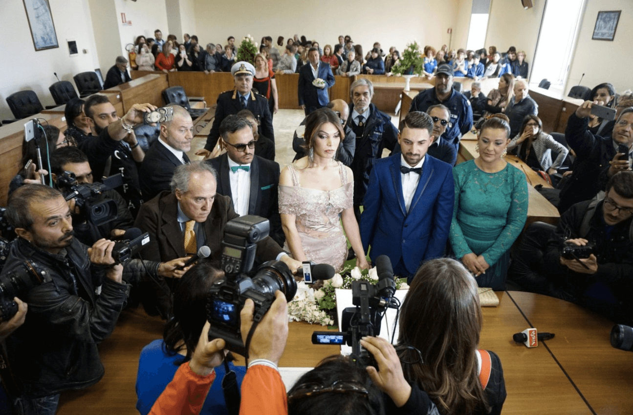 Alessia e Michele si sono sposati: le immagini della prima sposa transessuale in Italia