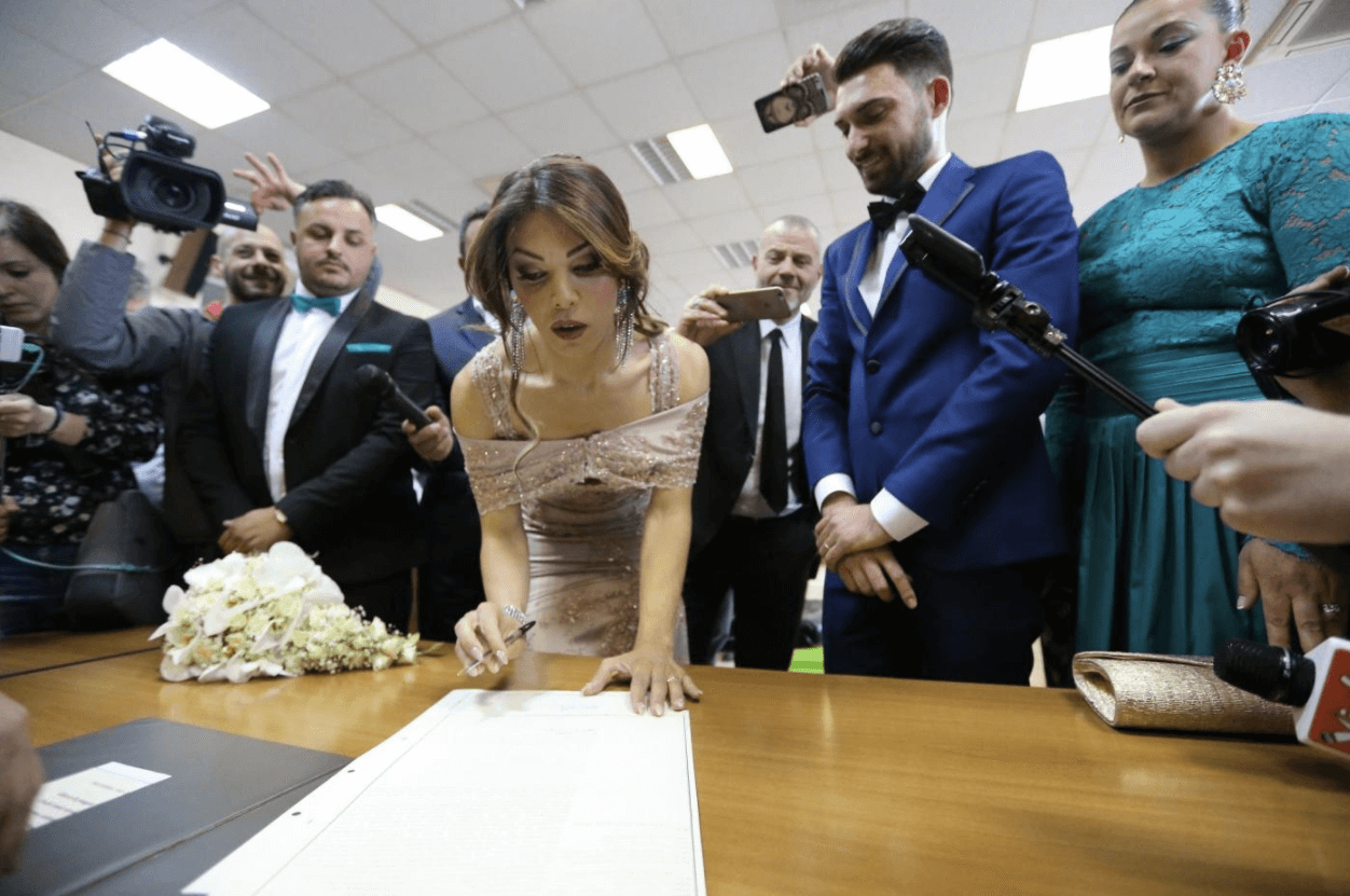 Alessia e Michele si sono sposati: le immagini della prima sposa transessuale in Italia