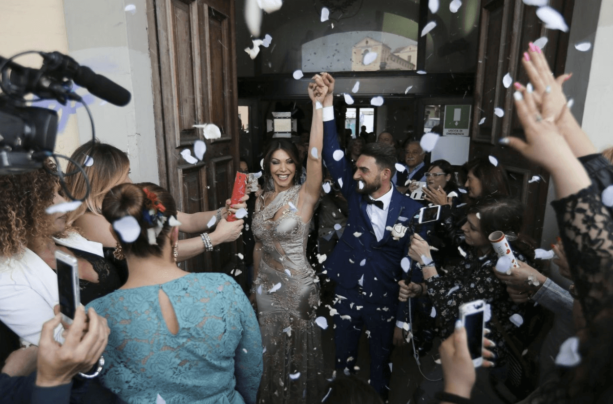 Alessia e Michele si sono sposati: le immagini della prima sposa transessuale in Italia