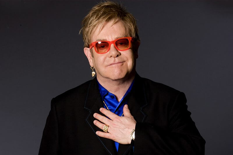 Paura per Elton John: ha rischiato di morire