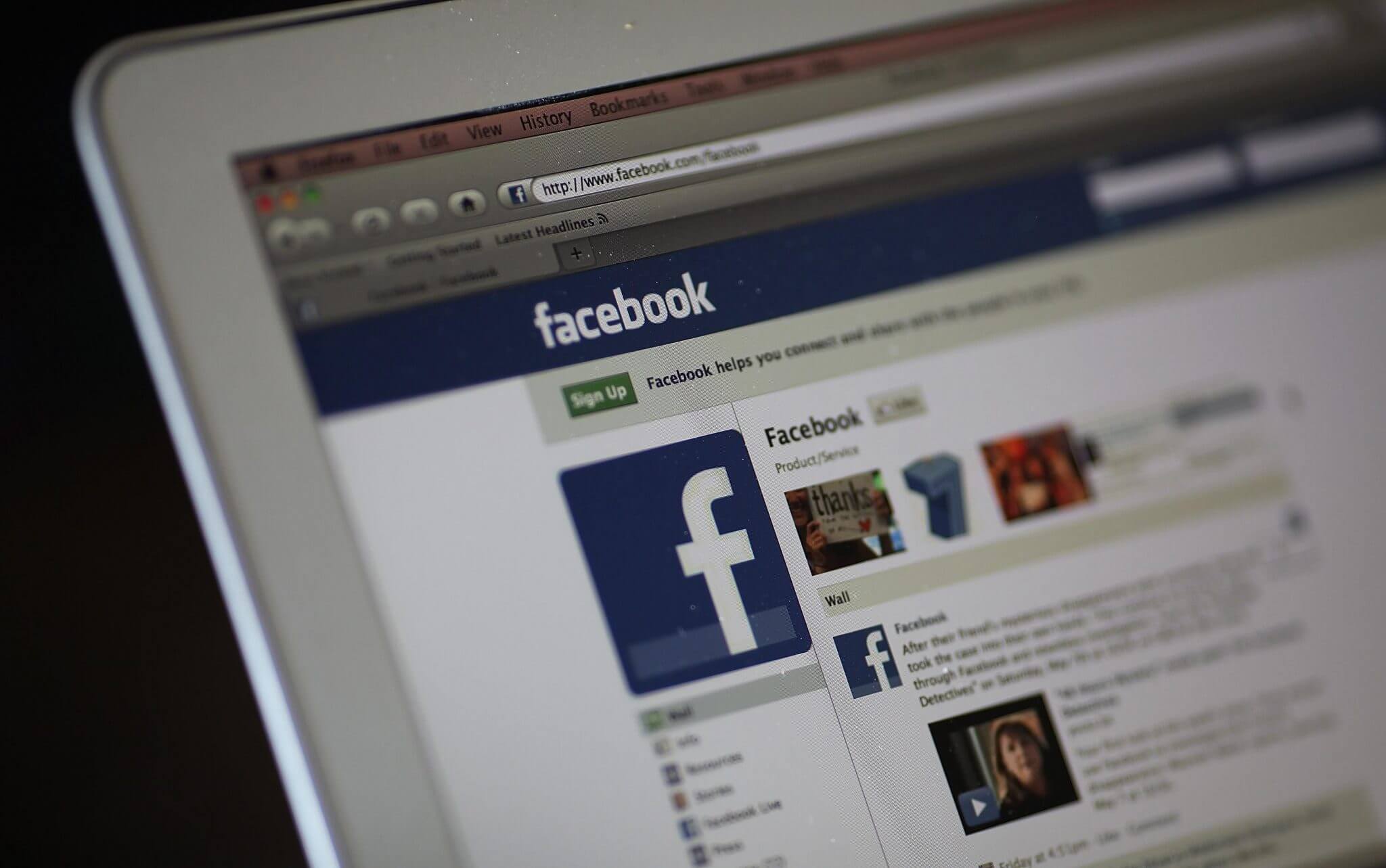 "Finocchio maledetto la pagherai": insulti e minacce di morte su Facebook, ma per il giudice il profilo è un fake - facebook - Gay.it