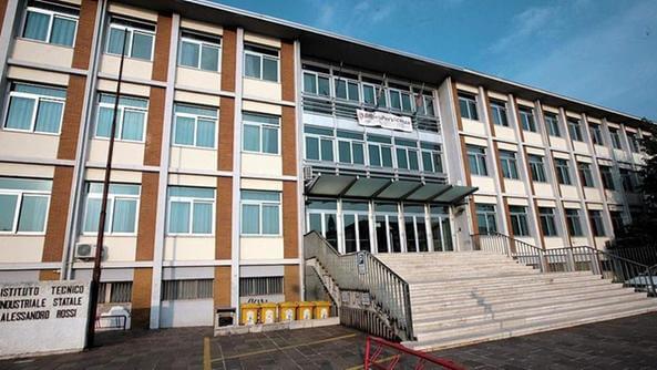 Vicenza, prof trans segnalata su sito di escort: viene sospesa dall'istituto - istituto tecnico rossi vicenza - Gay.it