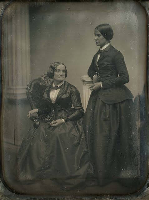L'amore proibito tra donne in età vittoriana: le meravigliose foto dell'epoca