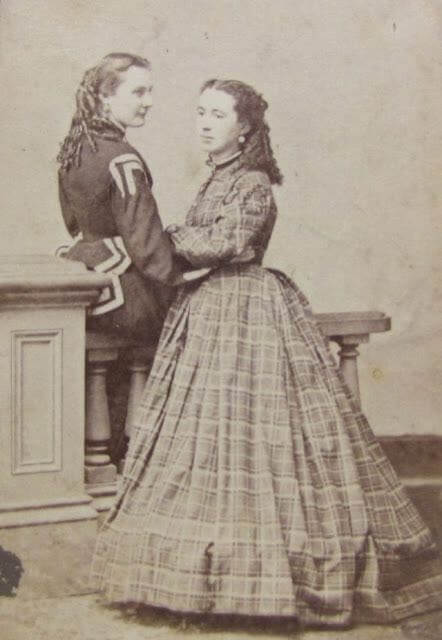 L'amore proibito tra donne in età vittoriana: le meravigliose foto dell'epoca