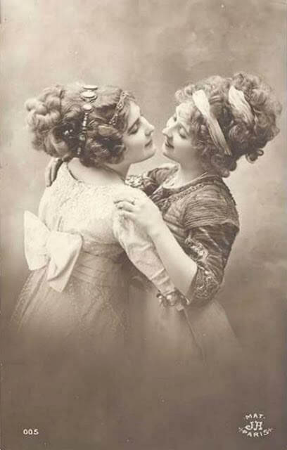 L'amore proibito tra donne in età vittoriana: le meravigliose foto dell'epoca